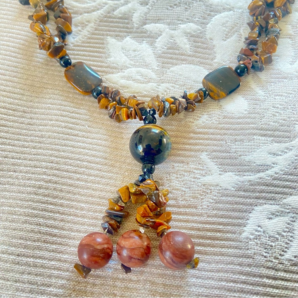 Elegant Multicolor Beaded Necklace - Picture 3 of 16
